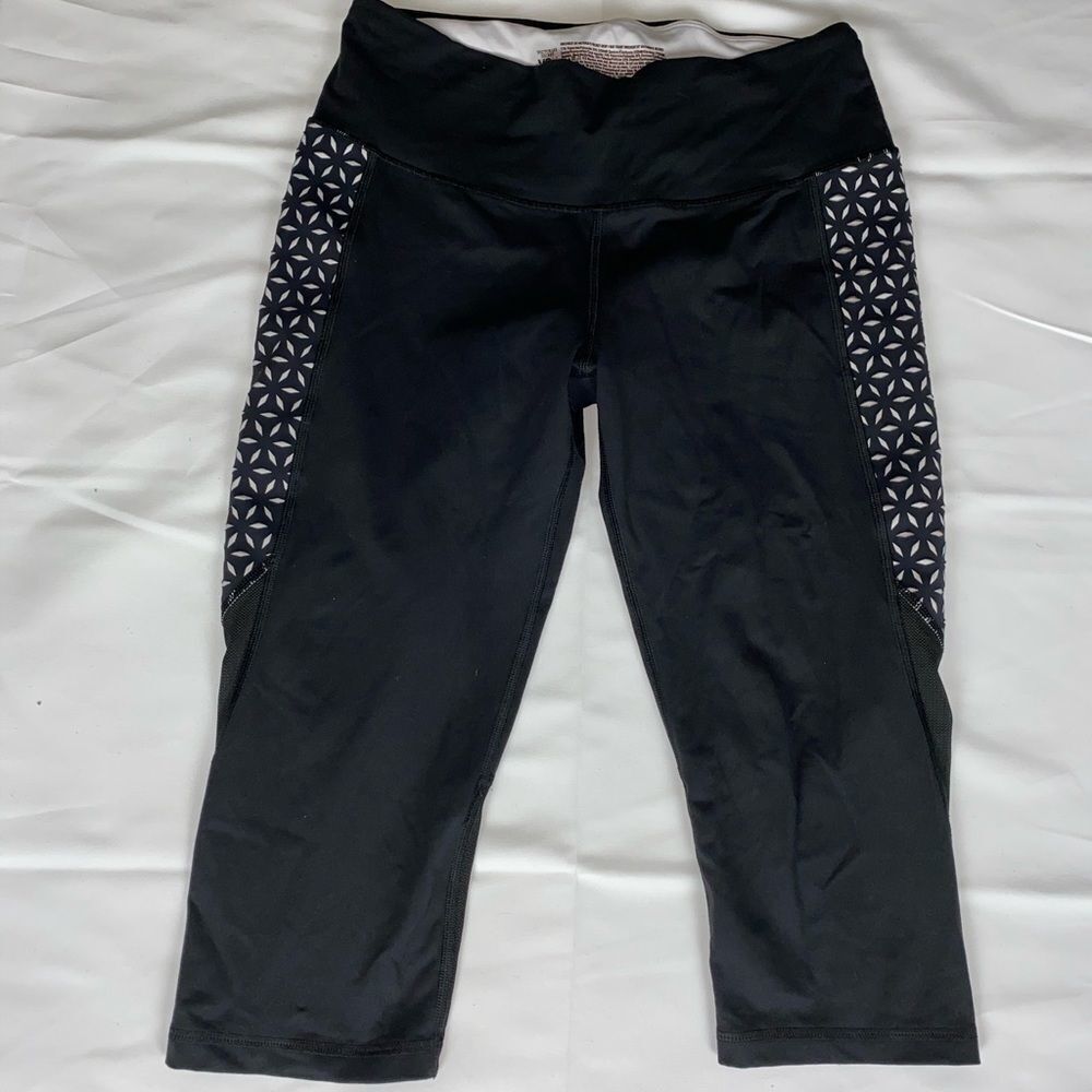 Victoria's Secret Women's Black White Crop Leggings Size M - Picture 2 of 7